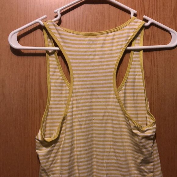 Old navy size large razor back tank top - Picture 3 of 4